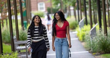 Babson Students Share Secrets to Navigating the College Transition resized