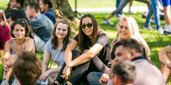 Undergraduate students enjoying a sunny day