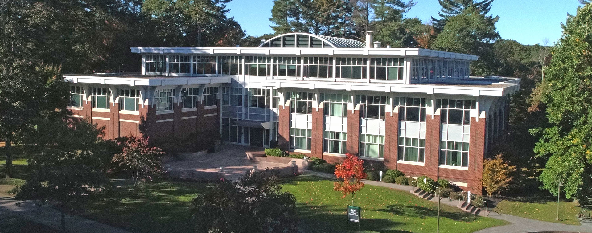 Picture of Babson Grad School building