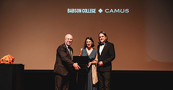 Isabella Luksic receiving Camu Award at BCW 2026