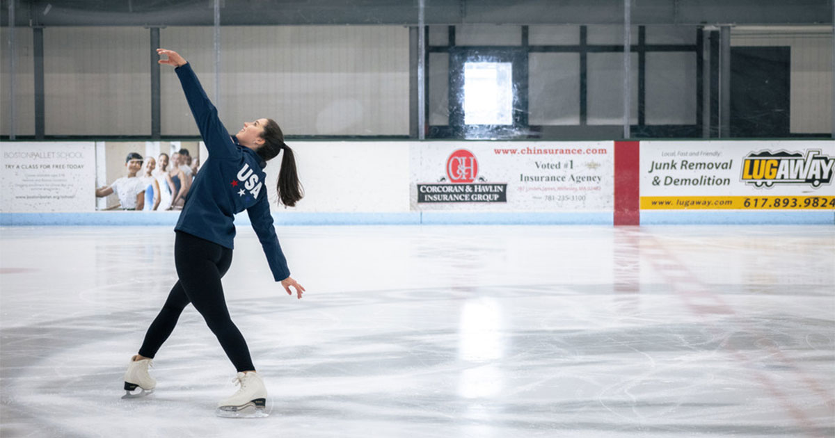Elissa Kempisty '23 ice skating